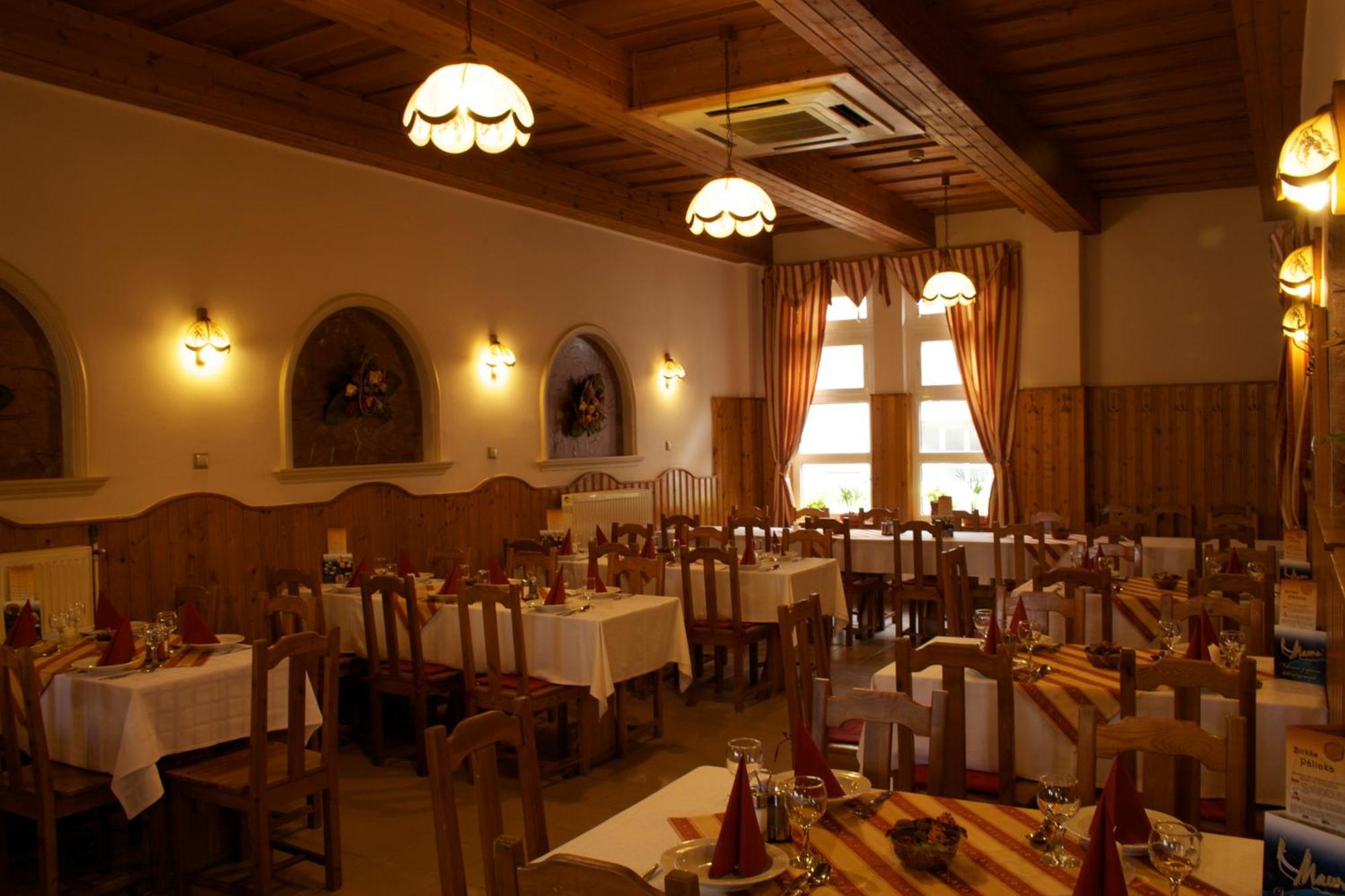 Gerendas Panzio Szombathely Buitenkant foto